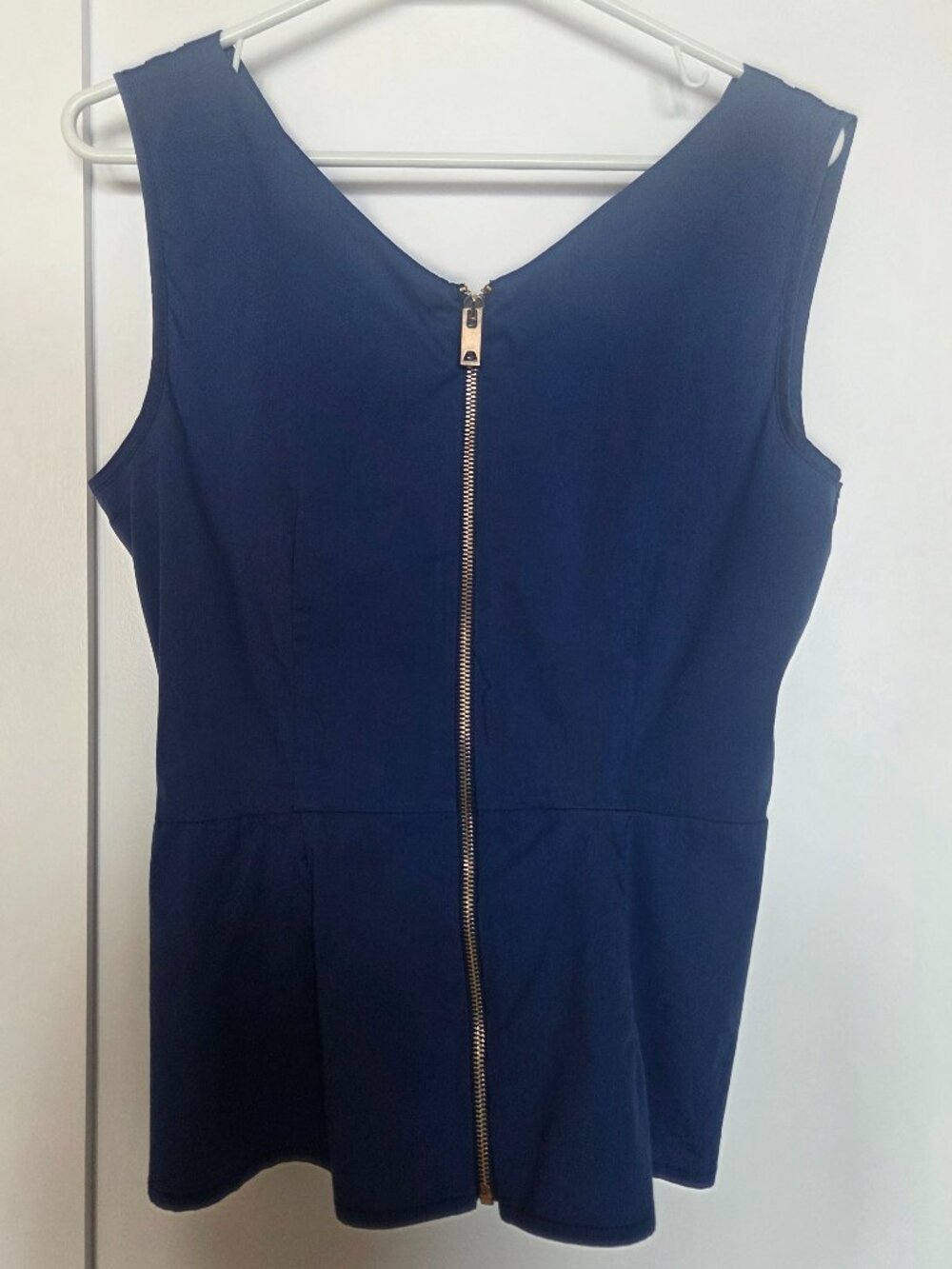 Rinascimento Made in Italy sleeveless peplum top - Size L - Picture 2 of 5